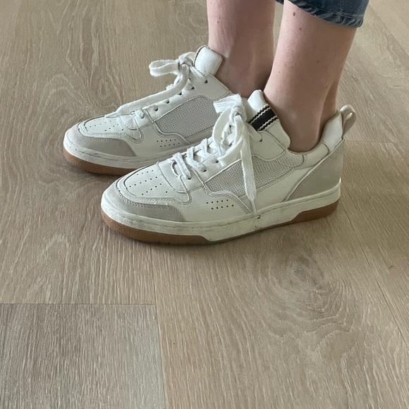 ShuShop Shoes - White Low-Top Casual Sneakers with Gum Sole